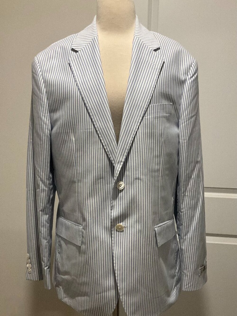 J.CREW crosby classic-fit suit jacket in portuguese cotton oxford. SIZE: 40/S.